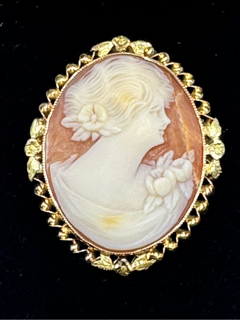 Vintage 14k Gold Shell Cameo Brooch